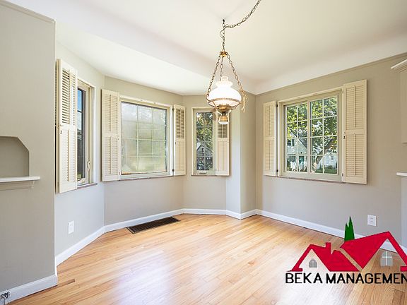 5th image of 22650 Manor St