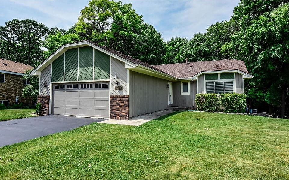 Welcome to this beautiful rambler on a fantastic lot!