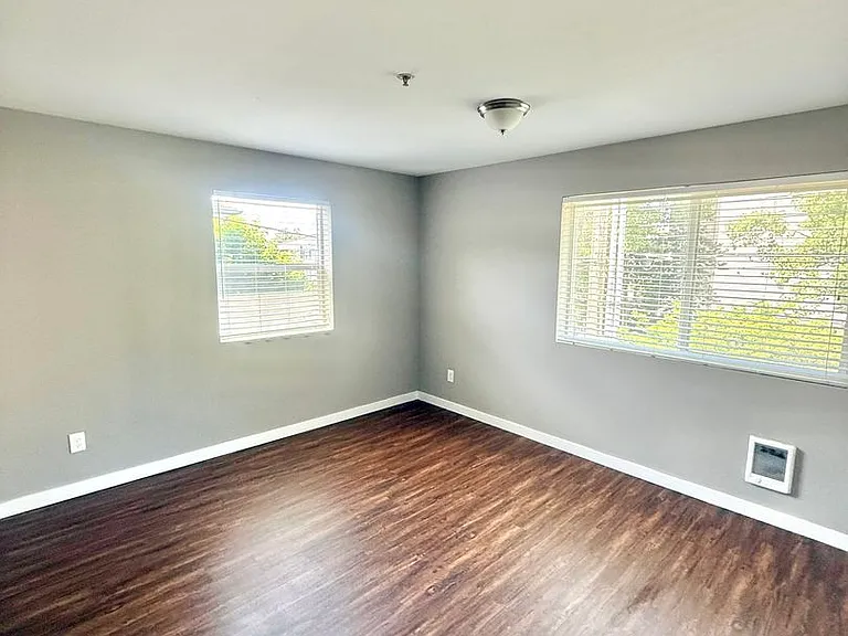 4236 TM Montlake Villas LLC — Photo 6