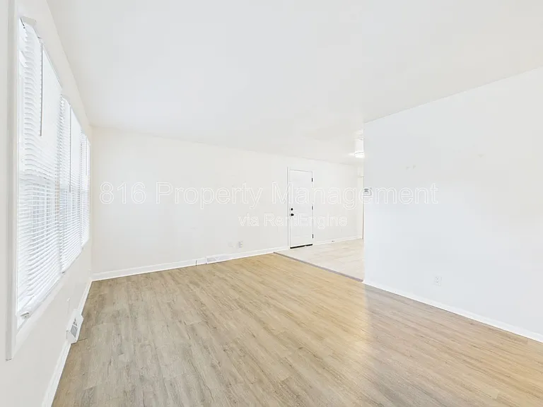 11018 Booth Ave — Photo 3