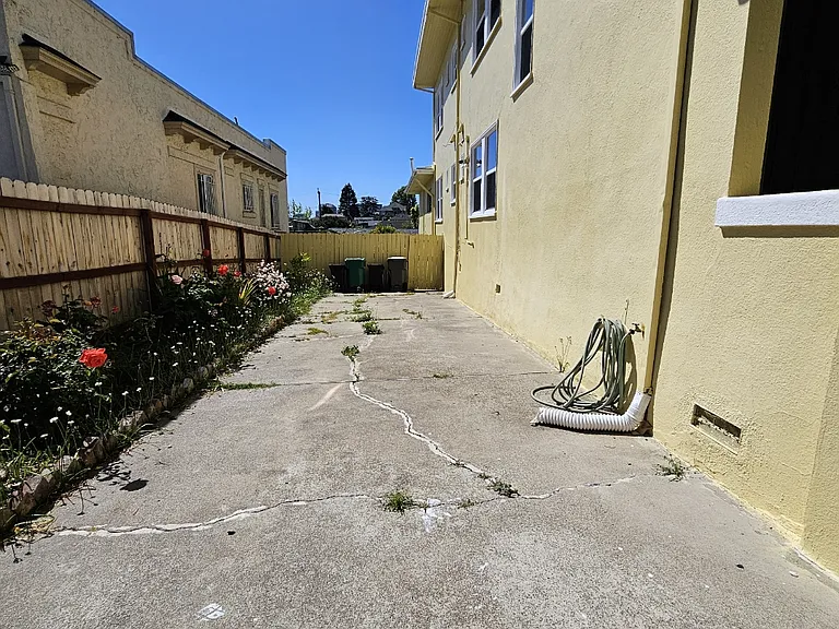 481 Van Dyke Ave #1 — Photo 38