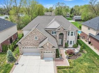 5721 Ashwood Dr, Troy, MI 48085