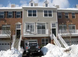 9 Surry Ct, Jersey City, NJ 07305