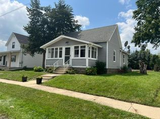 254 South St, Burlington, IL 60109