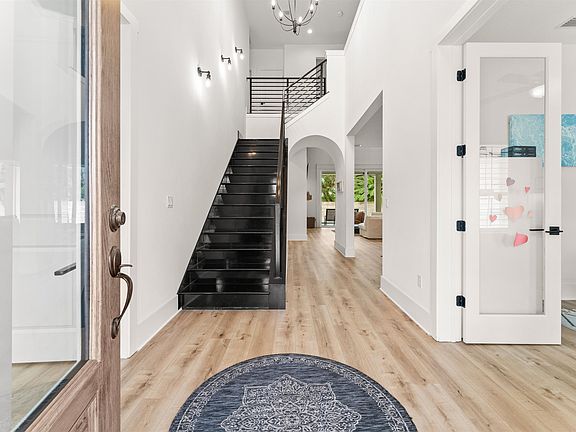 3rd image of 152 Sherwood Ave