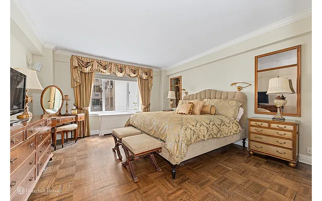 Sold by Douglas Elliman | media 15