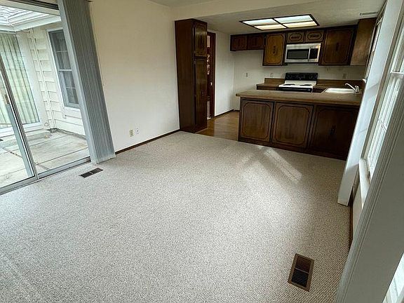 3rd image of 327 W Charlwood Ct