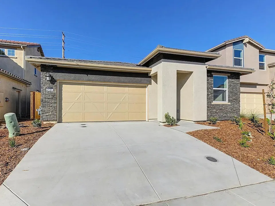 2137 Borealis Cir