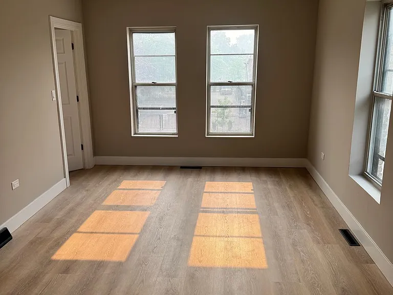 1244 Victoria Ave #2 — Photo 3