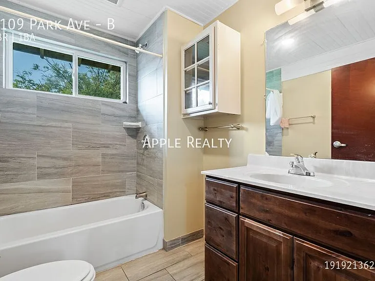 1109 Park Ave #B — Photo 9