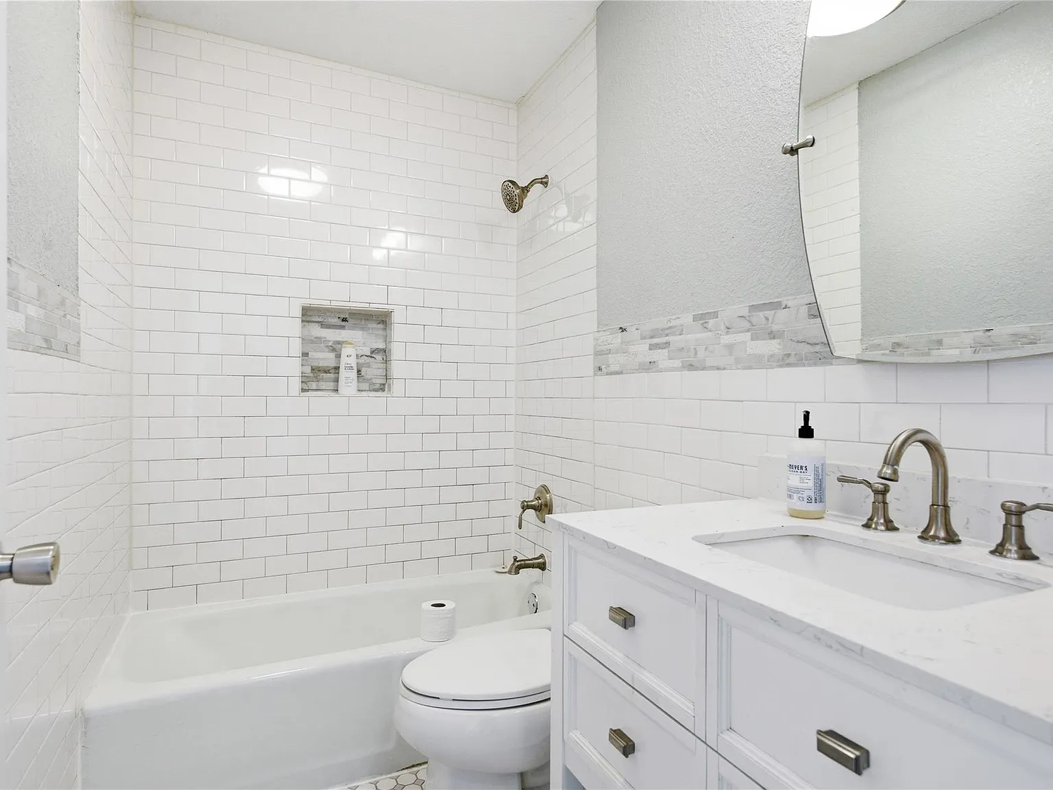 3 bed, 1.0 bath, 934 sqft, $2,100 — Photo 4