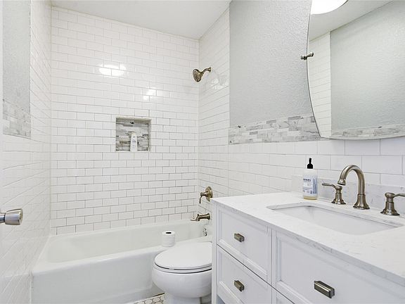 4th image of 1704 Cherry Orchard Dr
