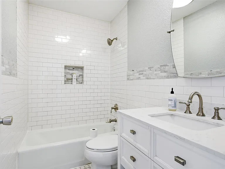 1704 Cherry Orchard Dr — Photo 4