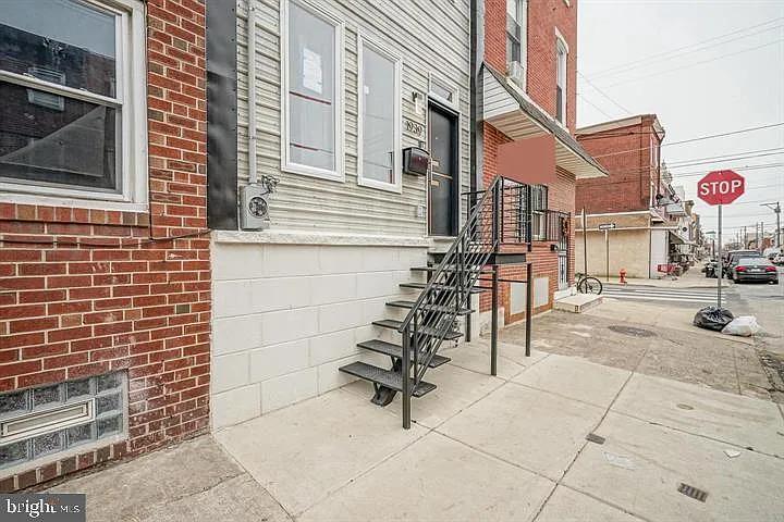 1939 S 6th St — Photo 32
