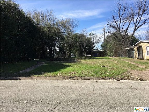 2nd image of 907 Evergreen Dr