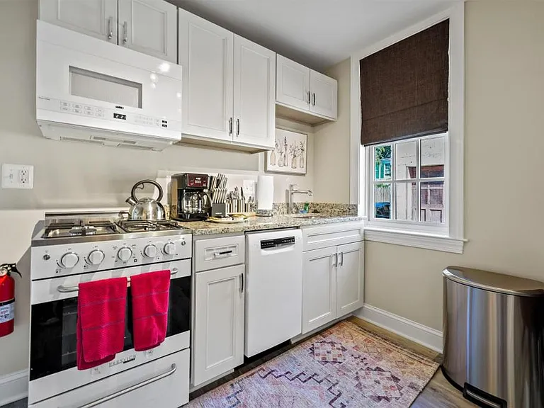 312 Millers Ct NE — Photo 8