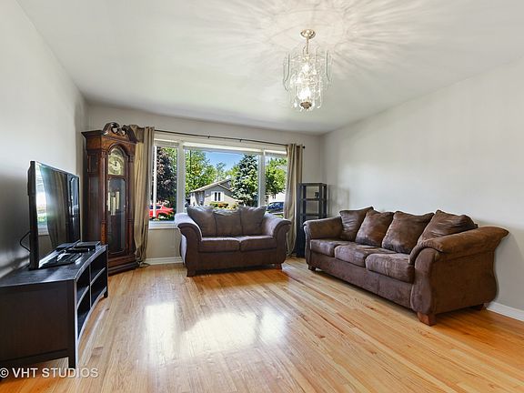 5th image of 16737 Hobart Ave