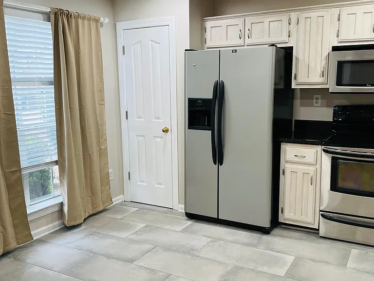 9352 Club Walk Ct — Photo 2