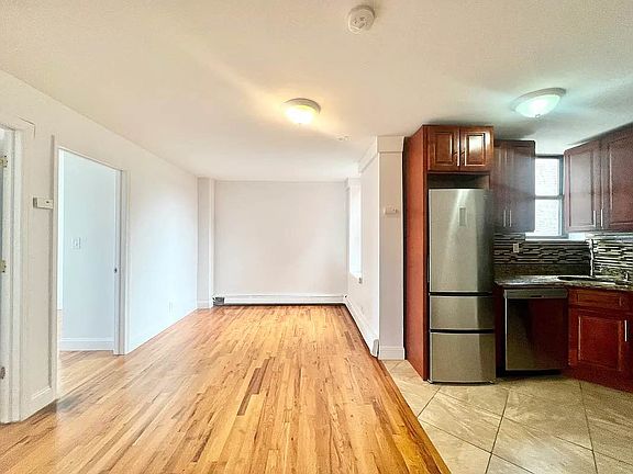 3rd image of 951 Putnam Ave APT 3A