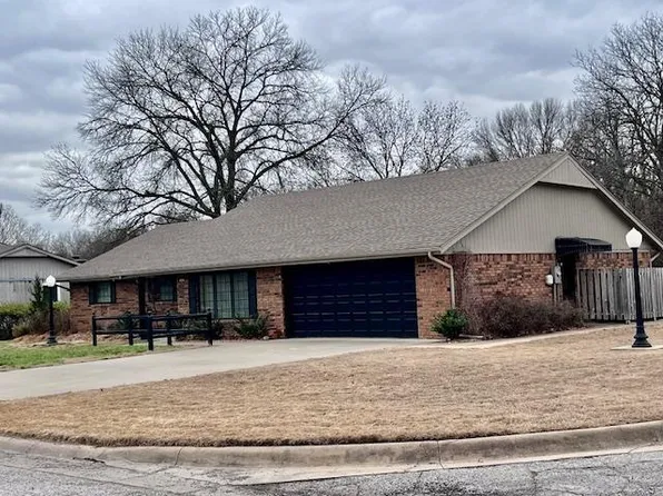 502 Centennial Ave, Coffeyville, KS 67337