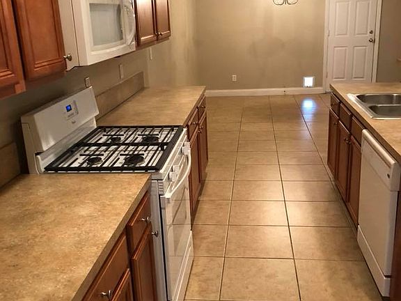 5th image of 1585 Par Ct