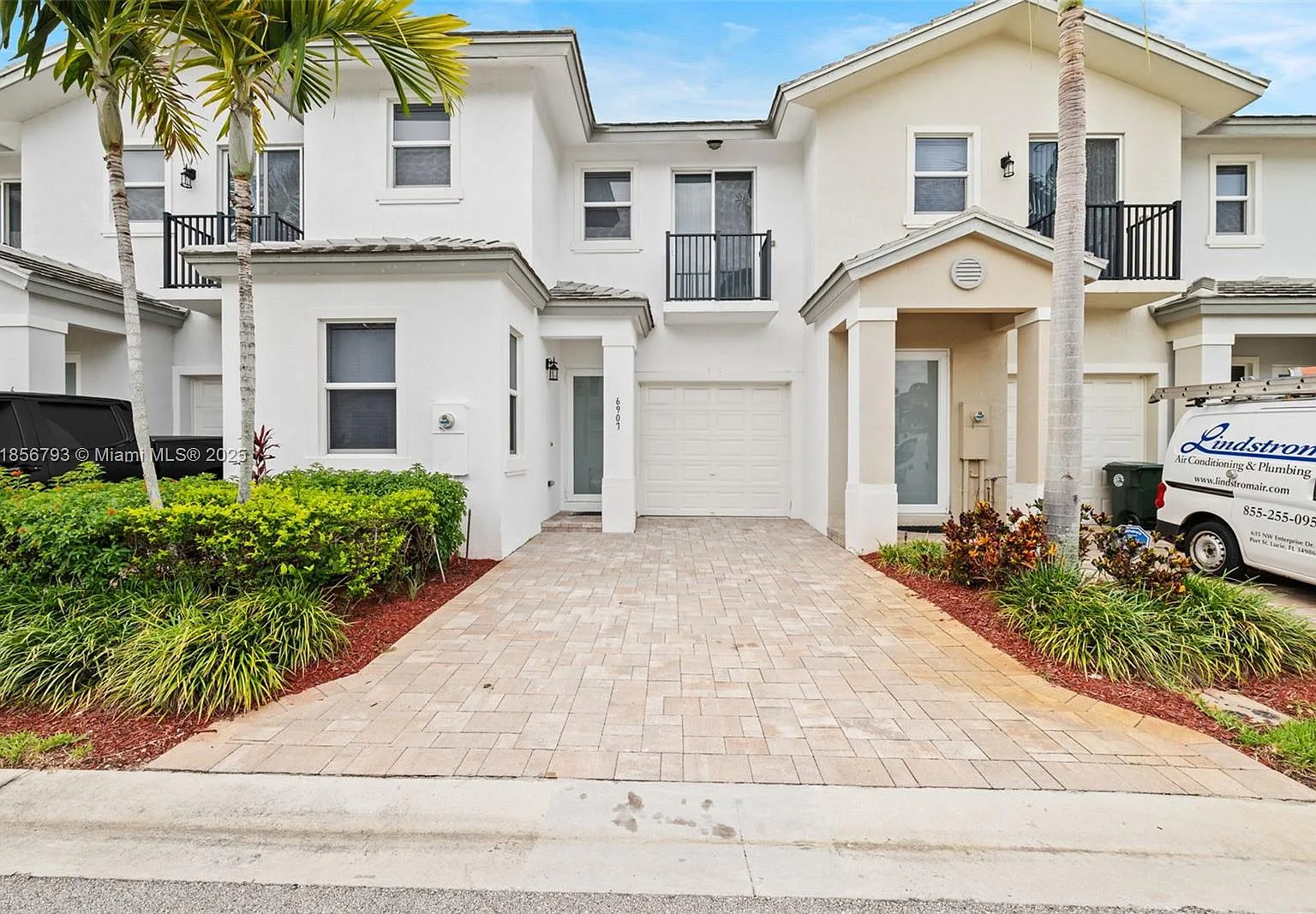 3 bed, 2.5 bath, 1775 sqft, $3,300 — Photo 1