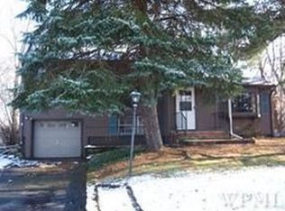 15 Oriole Dr, Poughkeepsie, NY 12601