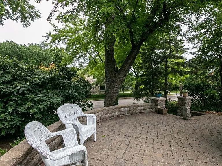 1800 Poyntz Ave — Photo 41