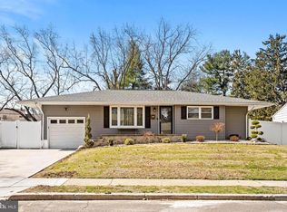 27 Copperfield Dr, Hamilton, NJ 08610