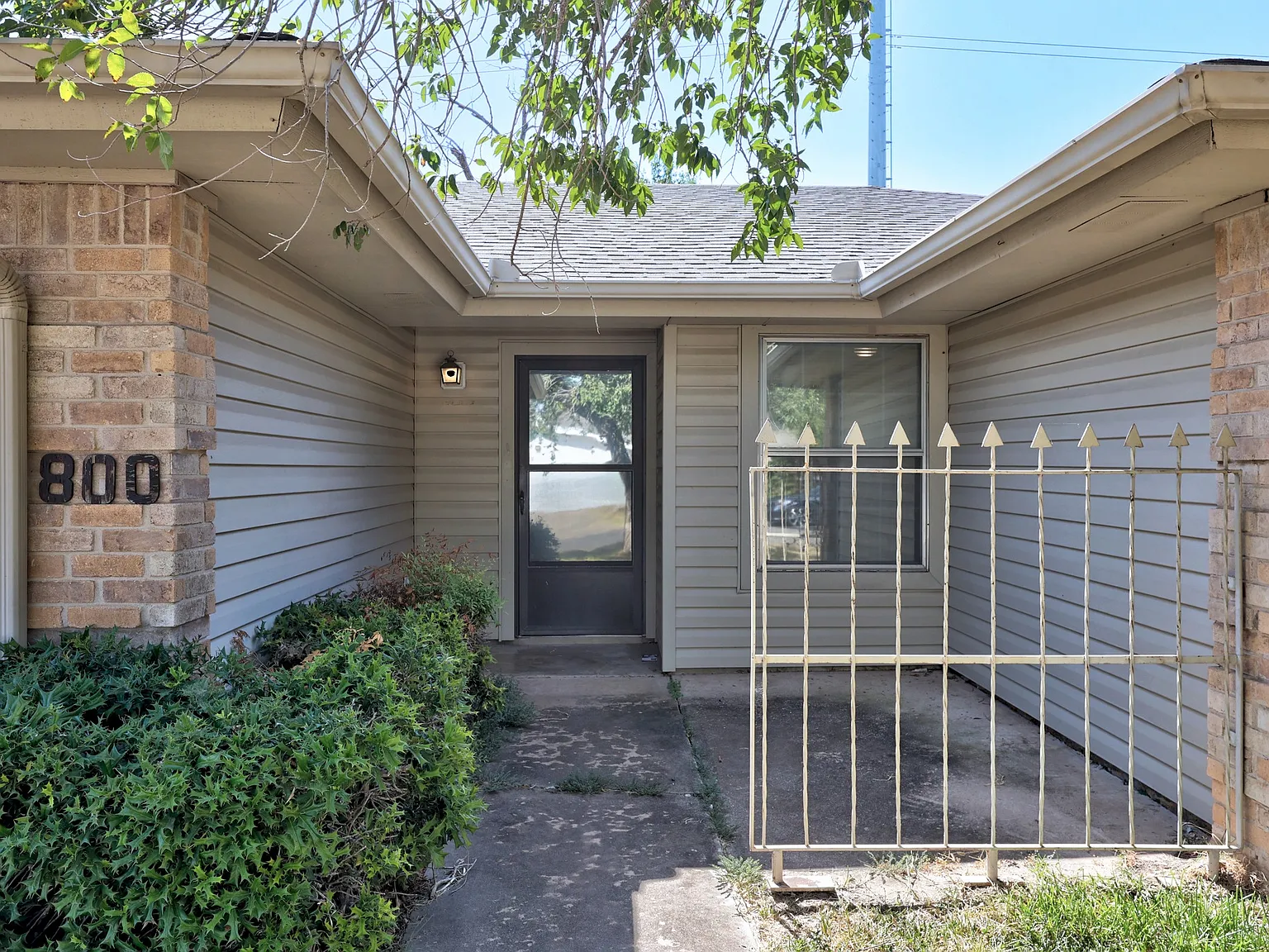 3 bed, 1292 sqft, $1,700 — Photo 3