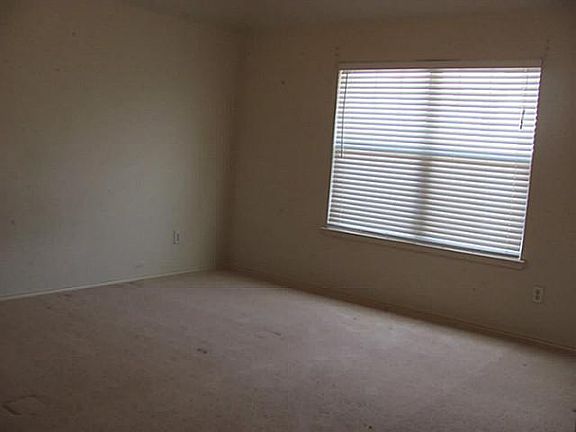 5th image of 11573 Petunia Dr