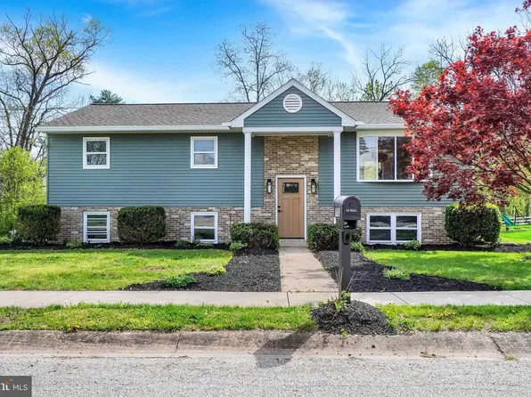 2700 Thornbridge Rd E, York, PA 17408