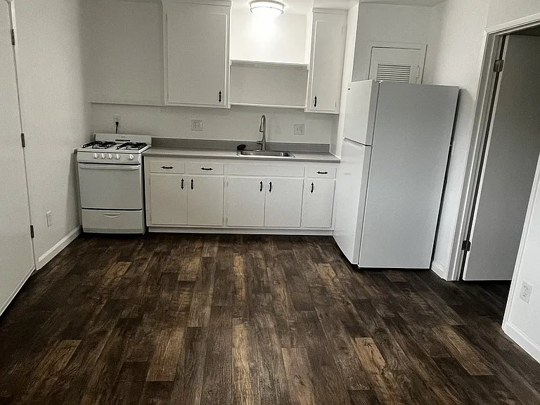 307 S E St #12 — Photo 7