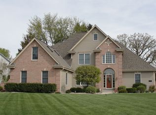 N27W26292 Crestview Dr, Pewaukee, WI 53072