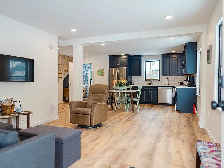 10 Royal Ave #A — Photo 12
