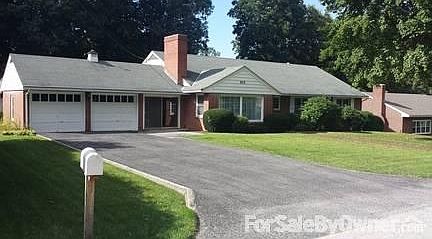 1st image of 925 Oak Dr
