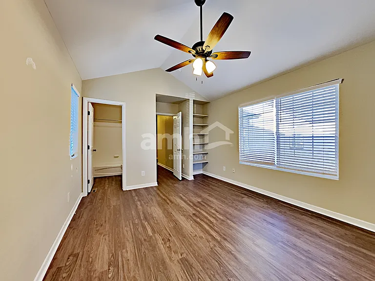 1638 S Buckley Way — Photo 6