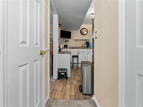 5th image of 318 Williamsburg Ct