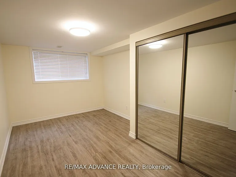 33 Carluke Cres #LOWER — Photo 10