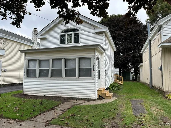 221 W 7th St, Oswego, NY 13126