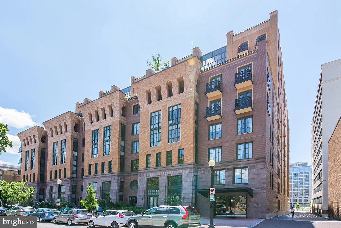 Whitman Condominium — Photo 1