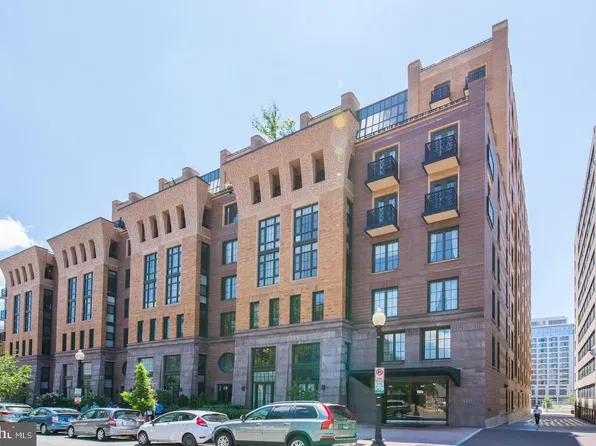 910 M St NW APT 323, Washington, DC 20001