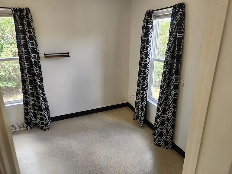 860 Waterloo St — Photo 10