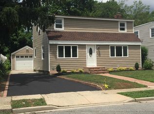 556 Decatur St, Uniondale, NY 11553