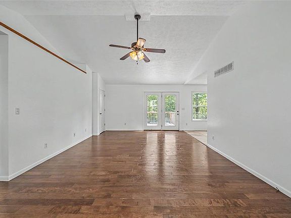 3rd image of 162 Sawmill Ln
