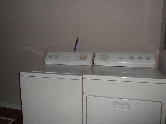 4th image of 244 Forest Ave