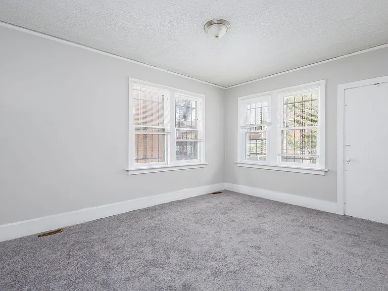 2704 Webb St #LOWER — Photo 8
