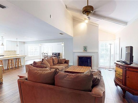 5th image of 2608 W Wyoming Ave
