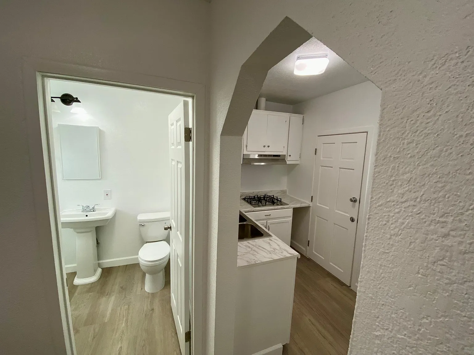 Studio, 450 sqft, $1,350 — Photo 3