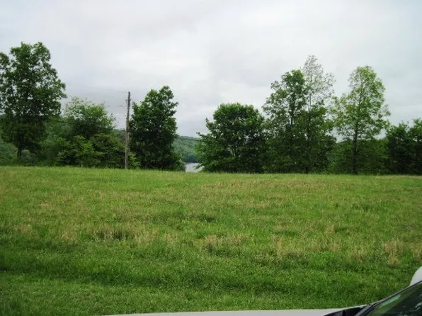 633 Deerfield Way, La Follette, TN 37766